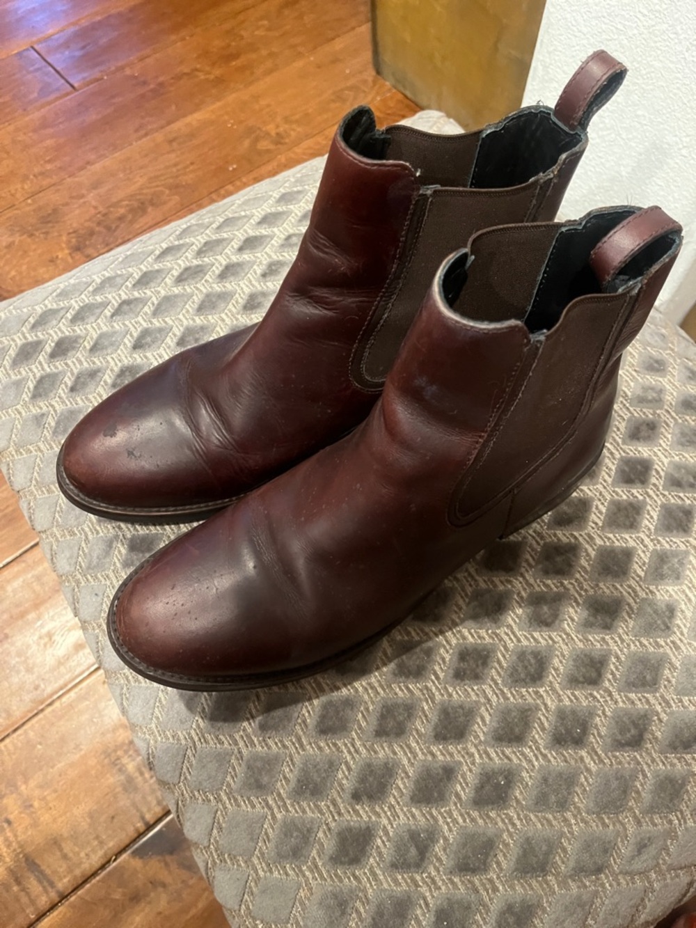 Thursday Boot Company Women's Chelsea Ankle Boots - Burgundy